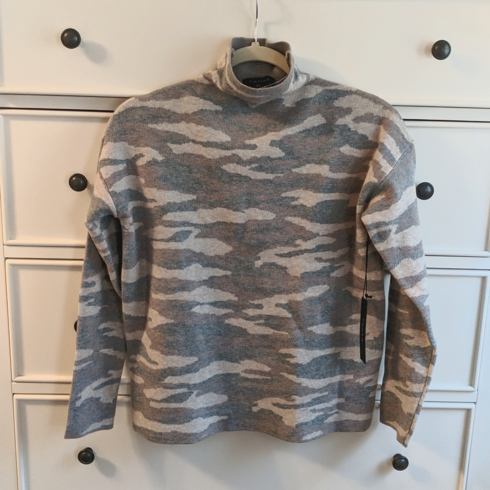 TAHARI camo mock turtleneck